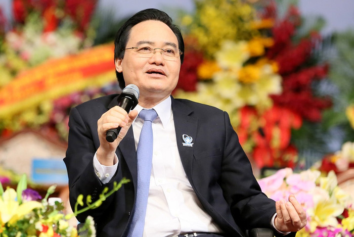 Bộ trưởng Phùng Xuân Nhạ thừa nhận, sinh viên yếu thực hành, việc đào tạo chưa sát với sử dụng là thực tế phổ biến trong trường đại học của chúng ta hiện nay. (Ảnh: moet.gov.vn) Bộ trưởng Phùng Xuân Nhạ thừa nhận, sinh viên yếu thực hành, việc đào tạo chưa sát với sử dụng là thực tế phổ biến trong trường đại học của chúng ta hiện nay. (Ảnh: moet.gov.vn)