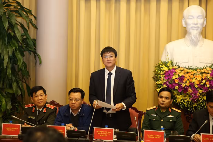Thứ trưởng Bộ Giáo dục và Đào tạo Lê Hải An giới thiệu nội dung tại buổi họp báo công bố luật (Ảnh: moet.gov.vn) Thứ trưởng Bộ Giáo dục và Đào tạo Lê Hải An giới thiệu nội dung tại buổi họp báo công bố luật (Ảnh: moet.gov.vn)