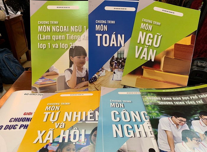 Chương trình giáo dục phổ thông mới tập trung trả lời cho câu hỏi: “Học xong chương trình, học sinh làm được những gì?” (Ảnh chụp tài liệu) Chương trình giáo dục phổ thông mới tập trung trả lời cho câu hỏi: “Học xong chương trình, học sinh làm được những gì?” (Ảnh chụp tài liệu)