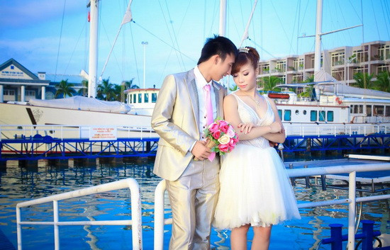 Bố vợ của Hải Huy cũng từng là cầu thủ nên ông hết lòng ủng hộ cho anh đến với con gái mình. Bố vợ của Hải Huy cũng từng là cầu thủ nên ông hết lòng ủng hộ cho anh đến với con gái mình.