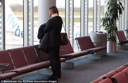 HLV Mancini luôn cảm thấy lo lắng mỗi khi lên máy bay HLV Mancini luôn cảm thấy lo lắng mỗi khi lên máy bay