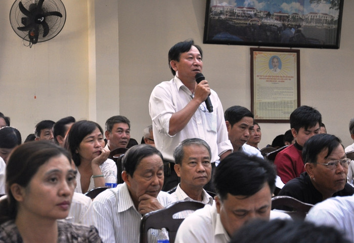 Cử tri Phan Văn Tải cho rằng, việc xử lý cán bộ sai phạm vừa qua rất nhiều nhưng toàn phê bình, cảnh cáo, khiển trách...Ảnh: AN Cử tri Phan Văn Tải cho rằng, việc xử lý cán bộ sai phạm vừa qua rất nhiều nhưng toàn phê bình, cảnh cáo, khiển trách...Ảnh: AN