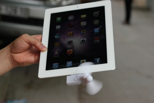 Sản phẩm hoạt động khá an toàn bởi cánh quạt được làm từ vật liệu dẻo. Bạn có thể trực tiếp dùng tay để chặn quá trình quay mà không gặp vấn đề gì. Theo tìm hiểu, độ ngốn pin của Sen Pu Ki cũng chỉ ở mức bình thường. Sản phẩm hoạt động khá an toàn bởi cánh quạt được làm từ vật liệu dẻo. Bạn có thể trực tiếp dùng tay để chặn quá trình quay mà không gặp vấn đề gì. Theo tìm hiểu, độ ngốn pin của Sen Pu Ki cũng chỉ ở mức bình thường.