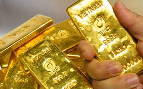 Theo các chuyên gia kinh tế con số 500 tấn vàng được Hiệp hội Kinh doanh vàng Việt Nam đưa ra chưa chắc nằm trong dân mà chủ yếu thuộc về doanh nghiệp vàng/ ảnh minh họa - nguồn Lao động.