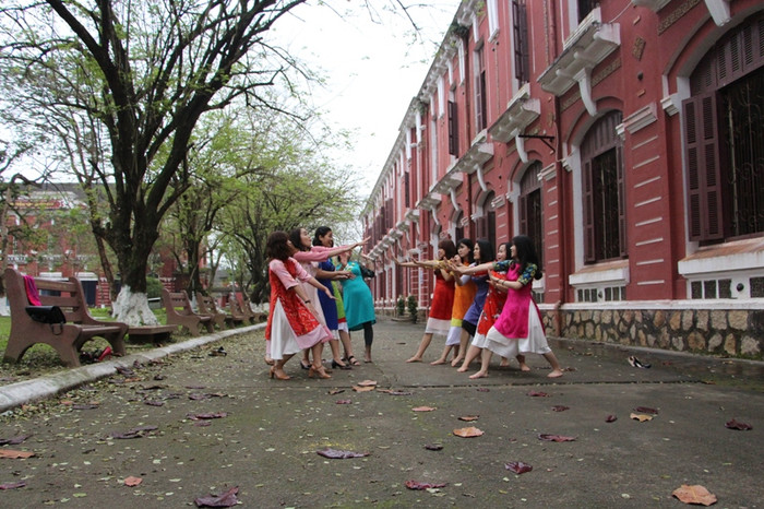 Trường trung học phổ thông Quốc học Huế là một trong những ngôi trường nổi bật về chất lượng dạy và học. Trường trung học phổ thông Quốc học Huế là một trong những ngôi trường nổi bật về chất lượng dạy và học.