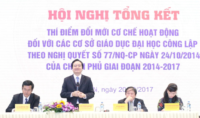 Bộ trưởng Phùng Xuân Nhạ điều hành hội nghị (ảnh Trinh Phúc). Bộ trưởng Phùng Xuân Nhạ điều hành hội nghị (ảnh Trinh Phúc).