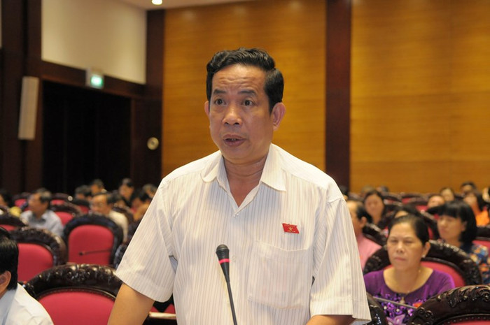 Đại biểu Quốc hội Đặng Thuần Phong: "Chắc chắn bên trong phải có mối quan hệ như thế nào mới được tạo cơ hội chuyển đổi mục đích sử dụng dễ dàng như thế" (ảnh quochoi.vn). Đại biểu Quốc hội Đặng Thuần Phong: "Chắc chắn bên trong phải có mối quan hệ như thế nào mới được tạo cơ hội chuyển đổi mục đích sử dụng dễ dàng như thế" (ảnh quochoi.vn).