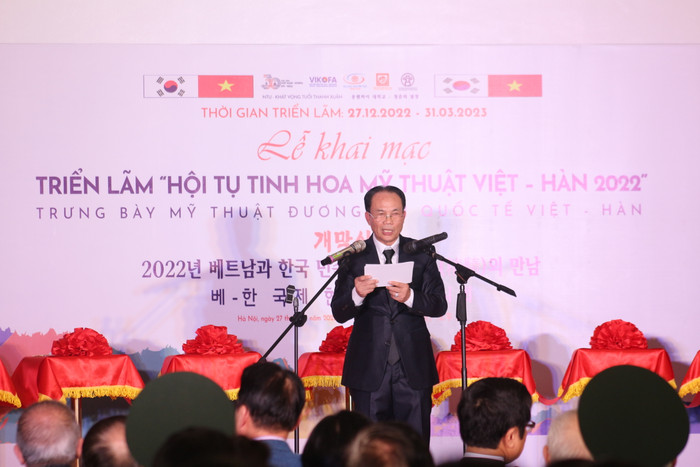 Tiến sĩ Nguyễn Tiến Luận - Hiệu trưởng Trường đại học Nguyễn Trãi phát biểu. Ảnh: T.D