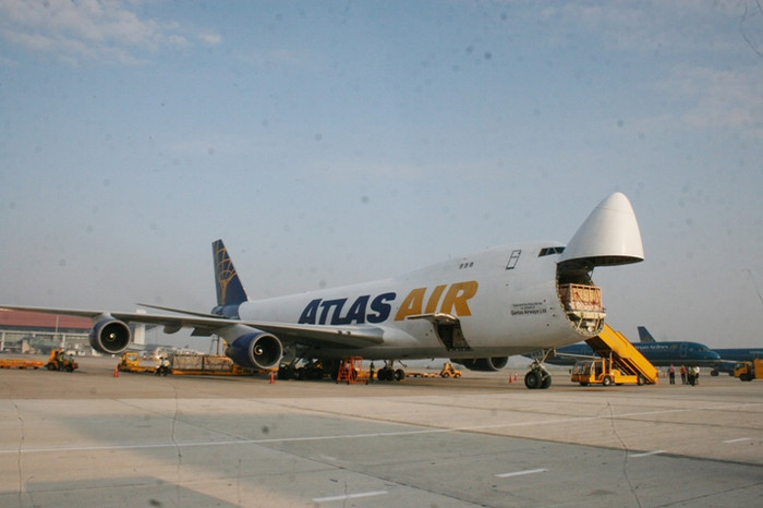 Phi cơ của Hãng hàng không Qantas Airways, Australia chở những "cô bò" cao sản được Vinamilk nhập từ Úc