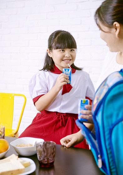 Hãy cho phép bé ăn uống những món ưa thích của mình trong một chừng mực nhất định. Hãy cho phép bé ăn uống những món ưa thích của mình trong một chừng mực nhất định.