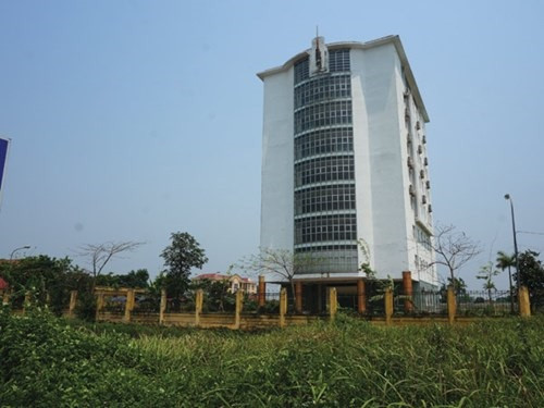 Cả tòa nhà này chỉ có 10 người làm việc - Ảnh: Văn Đông Cả tòa nhà này chỉ có 10 người làm việc - Ảnh: Văn Đông