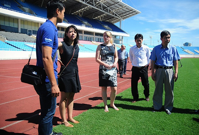 Đại diện Man City đánh giá mặt cỏ sân Mỹ Đình đẹp ngang Emirates (Ảnh: Trung Quân) Đại diện Man City đánh giá mặt cỏ sân Mỹ Đình đẹp ngang Emirates (Ảnh: Trung Quân)