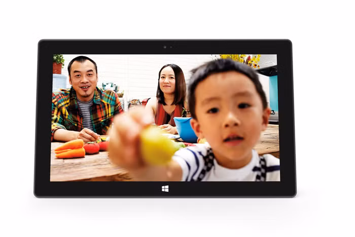 Hiện giá bán và ngày xuất hiện của Surface trên thị trường chưa được Microsoft công bố, tuy nhiên Microsoft tiết lộ mức giá của sản phẩm sẽ tương đương với những chiếc máy tính bảng sử dụng chip ARM hoặc máy tính siêu mỏng ultrabook.