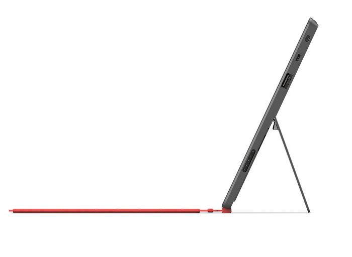 Mặc dù là chiếc máy tính bảng nhưng Microsoft trang bị cho sản phẩm của mình hầu như đầy đủ các cổng kết nối, gồm 2 cổng USB (là cổng kết nối mà phần lớn các loại máy tính bảng hiện nay không được trang bị), khe đọc thẻ nhớ MicroSD (với phiên bản RT) hoặc khe đọc thẻ nhớ MicroSDXC (đối với phiên bản Pro). Phiên bản Surface RT còn được trang bị thêm cổng Micro HD Video, trong khi phiên bản Pro được trang bị cổng Mini DisplayPort Video. Mặc dù là chiếc máy tính bảng nhưng Microsoft trang bị cho sản phẩm của mình hầu như đầy đủ các cổng kết nối, gồm 2 cổng USB (là cổng kết nối mà phần lớn các loại máy tính bảng hiện nay không được trang bị), khe đọc thẻ nhớ MicroSD (với phiên bản RT) hoặc khe đọc thẻ nhớ MicroSDXC (đối với phiên bản Pro). Phiên bản Surface RT còn được trang bị thêm cổng Micro HD Video, trong khi phiên bản Pro được trang bị cổng Mini DisplayPort Video.