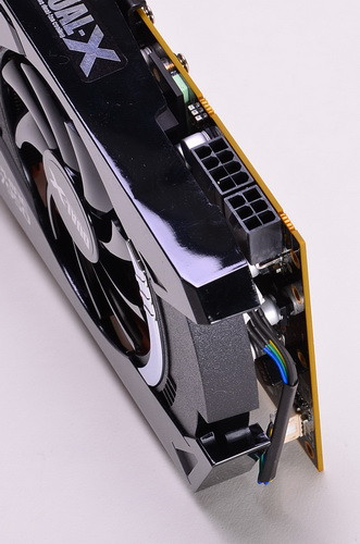 Khác với một số card đồ họa cùng trang bị GPU Radeon HD 7950, Sapphire HD 7950 OC 950MHz Edition cần đến 2 đường cấp nguồn +12V gồm 1 PCIe 8 chân và 1 PCIe 6 chân (tương đương GPU Radeon HD 7970). Theo khuyến cáo của nhà sản xuất, người dùng nên chọn bộ nguồn 550W trở lên để đảm bảo công suất cần đáp ứng cho toàn hệ thống. Khác với một số card đồ họa cùng trang bị GPU Radeon HD 7950, Sapphire HD 7950 OC 950MHz Edition cần đến 2 đường cấp nguồn +12V gồm 1 PCIe 8 chân và 1 PCIe 6 chân (tương đương GPU Radeon HD 7970). Theo khuyến cáo của nhà sản xuất, người dùng nên chọn bộ nguồn 550W trở lên để đảm bảo công suất cần đáp ứng cho toàn hệ thống.