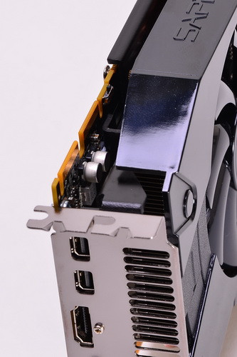 Sapphire HD 7950 OC 950MHz Edition hỗ trợ chuẩn giao tiếp thế hệ mới PCI Express 3.0 (PCIe gen3), thư viện đồ họa DirectX 11.1, OpenGL 4.2 và OpenCL 1.2. Card cũng hỗ trợ công nghệ CrossfireX, sẵn sàng cho những cấu hình chuyên game, ghép nối đa card đồ họa. Sapphire HD 7950 OC 950MHz Edition hỗ trợ chuẩn giao tiếp thế hệ mới PCI Express 3.0 (PCIe gen3), thư viện đồ họa DirectX 11.1, OpenGL 4.2 và OpenCL 1.2. Card cũng hỗ trợ công nghệ CrossfireX, sẵn sàng cho những cấu hình chuyên game, ghép nối đa card đồ họa.