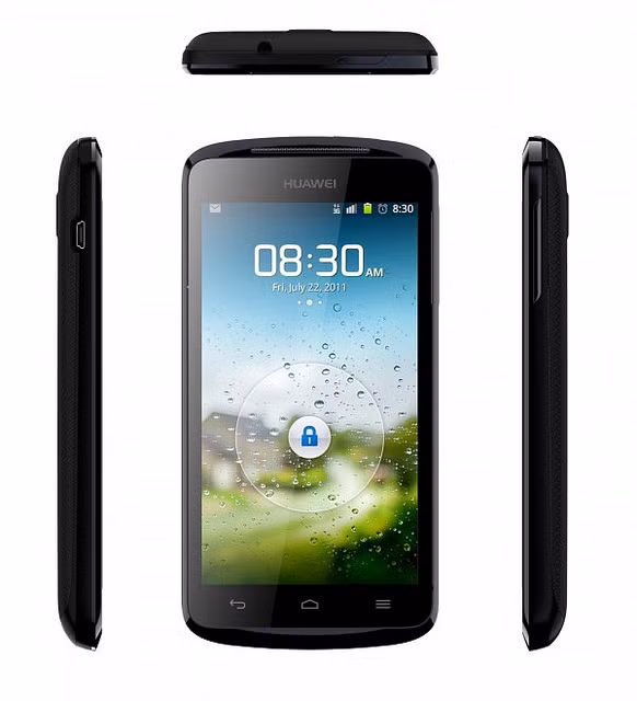 4. Huawei Shine Hãng điện thoại Trung Quốc sắp cho ra thị trường điện thoại Shine tích hợp vi xử lý đa nhân xung nhịp 1GHz, chạy hệ điều hành Android Ice Cream Sandwich với màn hình 4,3 inch độ phân giải 960 x 540 pixel, RAM 1GB, hỗ trợ 2 sim 2 sóng và máy ảnh 5MP.Phía trước máy còn có camera 0,3MP dùng để chat video.