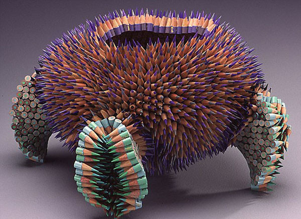 Nghệ sĩ 48 tuổi đến từ Massachusetts cho biết đã dùng mất 1000 chiếc bút chì để tạo nên các tác phẩm này.