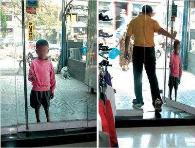 Hình dán như thật. Hình dán như thật.