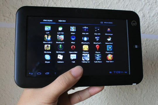 Trang bị màn hình cảm ứng đa điểm 7 inch, “sức mạnh” của PI E002 nằm ở cấu hình Chip 1,2 GHz, RAM 512 MB, kết nối Wi-Fi, không có 3G. Dòng sản phẩm này sử dụng hệ điều hành “hot” nhất của Android là Android 4.0 Ice Cream Sandwich. Trang bị màn hình cảm ứng đa điểm 7 inch, “sức mạnh” của PI E002 nằm ở cấu hình Chip 1,2 GHz, RAM 512 MB, kết nối Wi-Fi, không có 3G. Dòng sản phẩm này sử dụng hệ điều hành “hot” nhất của Android là Android 4.0 Ice Cream Sandwich.