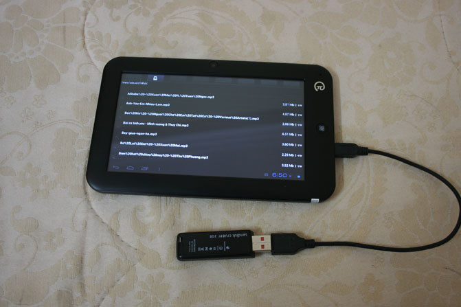 Dòng sản phẩm này có hai màu đen và trắng, dung lượng 4GB (giá 1,8 triệu) và 8GB (giá 2,1 triệu đồng). Theo đại diện PI Việt Nam, với mức giá này, người tiêu dùng đã có thể “mua đứt” luôn sản phẩm chứ không phải đặt cọc tiền trước như một số doanh nghiệp khác bán tablet giá rẻ đang thực hiện. Dòng sản phẩm này có hai màu đen và trắng, dung lượng 4GB (giá 1,8 triệu) và 8GB (giá 2,1 triệu đồng). Theo đại diện PI Việt Nam, với mức giá này, người tiêu dùng đã có thể “mua đứt” luôn sản phẩm chứ không phải đặt cọc tiền trước như một số doanh nghiệp khác bán tablet giá rẻ đang thực hiện.