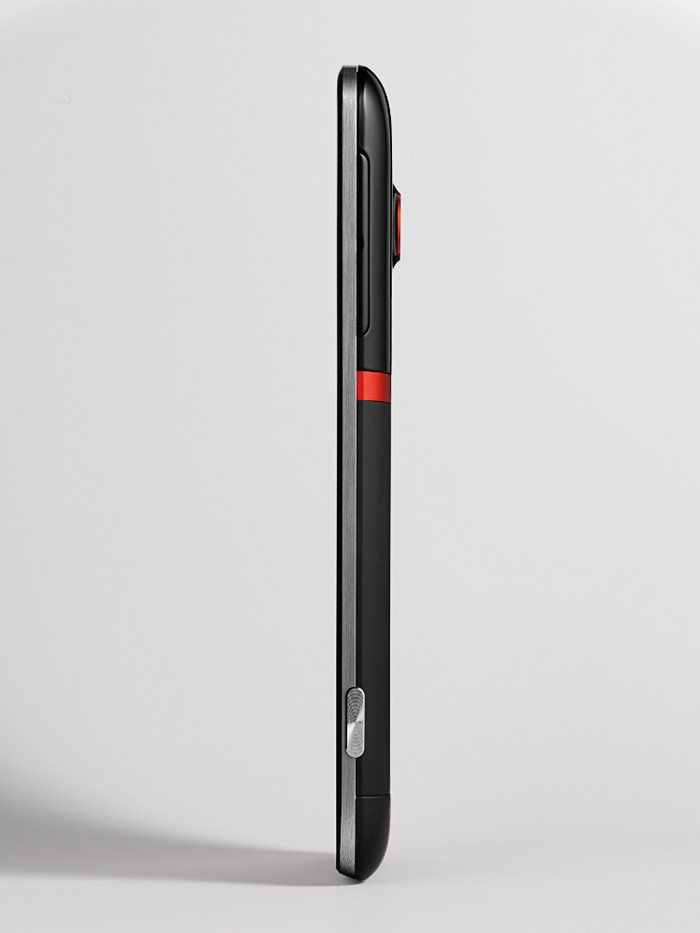 EVO 4G được cài sẵn hệ điều hành Android ICS mới nhất đi kèm giao diện HTC Sense™ 4.0, vi xử lý lõi kép 1.5GHz Qualcomm Snapdragon S4 MSM8960, màn hình 4.7-inch Super LCD độ phân giải HD 720p trang bị kính cường lực Gorilla Glass, camera phía sau 8 megapixel được hỗ trợ bởi một imageCHIP chuyên dụng, camera trước 1.3Mpx hỗ trợ thoại video, 1GB RAM,16GB bộ nhớ trong ngoài ra khách hàng được miễn phí 25GB luu trữ của Dropbox, kết nối NFC, Google Wallet, 4G LTE và một pin 2.000 mAh. Đặc biệt nhà mạng Sprint sẽ tích hợp công nghệ HD Voice độc quyền cho EVO 4G, công nghệ này giúp tăng khả năng về chất lượng đàm thoại cho khách hàng. EVO 4G được cài sẵn hệ điều hành Android ICS mới nhất đi kèm giao diện HTC Sense™ 4.0, vi xử lý lõi kép 1.5GHz Qualcomm Snapdragon S4 MSM8960, màn hình 4.7-inch Super LCD độ phân giải HD 720p trang bị kính cường lực Gorilla Glass, camera phía sau 8 megapixel được hỗ trợ bởi một imageCHIP chuyên dụng, camera trước 1.3Mpx hỗ trợ thoại video, 1GB RAM,16GB bộ nhớ trong ngoài ra khách hàng được miễn phí 25GB luu trữ của Dropbox, kết nối NFC, Google Wallet, 4G LTE và một pin 2.000 mAh. Đặc biệt nhà mạng Sprint sẽ tích hợp công nghệ HD Voice độc quyền cho EVO 4G, công nghệ này giúp tăng khả năng về chất lượng đàm thoại cho khách hàng.