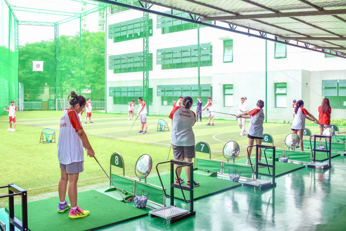 Sân golf của học sinh Hanoi Academy. Sân golf của học sinh Hanoi Academy.
