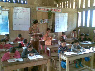 Giáo viên miền núi ở Nậm Mười nhận thưởng, quà Tết chỉ là có lệ Giáo viên miền núi ở Nậm Mười nhận thưởng, quà Tết chỉ là có lệ