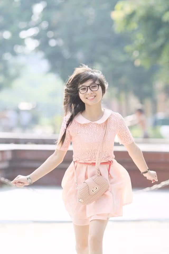 <<MIDU ĐẸP TINH KHÔI GIỮA PHỐ SÀI GÒN <<HOTGIRL THANH THỦY ƯỚC MƠ LÀM CÔ GIÁO <<NÉT HỒN NHIÊN TINH NGHỊCH CỦA NỮ DIỄN VIÊN NHÍ HÀ ANH <<Á KHÔI CĐ TÀI CHÍNH - HẢI QUAN ĐẸP LÃNG MẠN TRONG SẮC TÍM <<HOT GIRL CẨM TÚ ĐẸP LÃNG MẠN TRONG SẮC MÀU HOA CỎ