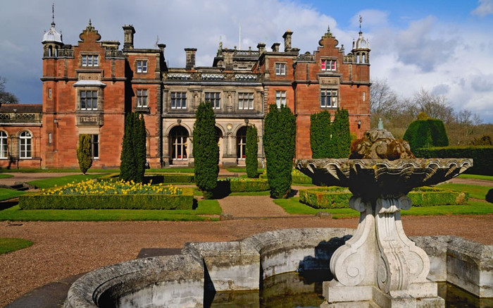 Tọa lạc trong một khuôn viên đẹp như tranh vẽ vùng nông thôn ở Staffordshire, Keele University mang lại lợi ích không chỉ từ phong cảnh mà còn từ phong cách ngôi trường. Nó phục vụ như là trung tâm hội nghị các trường đại học. >>Chùm ảnh:Học sinh 5 nước tranh tài trong ngày hội Robotics 2012 >>Hoa khôi các trường Đại học, Cao đẳng >>Ngôi sao học đường Tọa lạc trong một khuôn viên đẹp như tranh vẽ vùng nông thôn ở Staffordshire, Keele University mang lại lợi ích không chỉ từ phong cảnh mà còn từ phong cách ngôi trường. Nó phục vụ như là trung tâm hội nghị các trường đại học. >>Chùm ảnh:Học sinh 5 nước tranh tài trong ngày hội Robotics 2012 >>Hoa khôi các trường Đại học, Cao đẳng >>Ngôi sao học đường