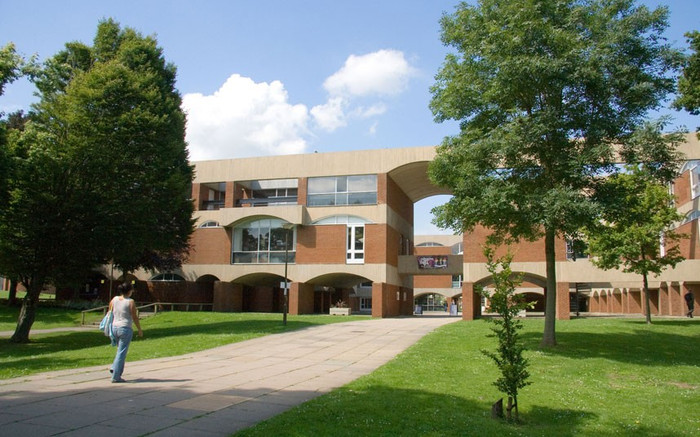 Đại học Sussex với kiến trúc hiện đại dù không thể là hương vị của tất cả mọi người, nhưng truyền thống chắc chắn sẽ được xoa dịu bởi những quan điểm xung quanh Vườn quốc gia South Down. >>Chùm ảnh:Học sinh 5 nước tranh tài trong ngày hội Robotics 2012 >>Hoa khôi các trường Đại học, Cao đẳng >>Ngôi sao học đường Đại học Sussex với kiến trúc hiện đại dù không thể là hương vị của tất cả mọi người, nhưng truyền thống chắc chắn sẽ được xoa dịu bởi những quan điểm xung quanh Vườn quốc gia South Down. >>Chùm ảnh:Học sinh 5 nước tranh tài trong ngày hội Robotics 2012 >>Hoa khôi các trường Đại học, Cao đẳng >>Ngôi sao học đường