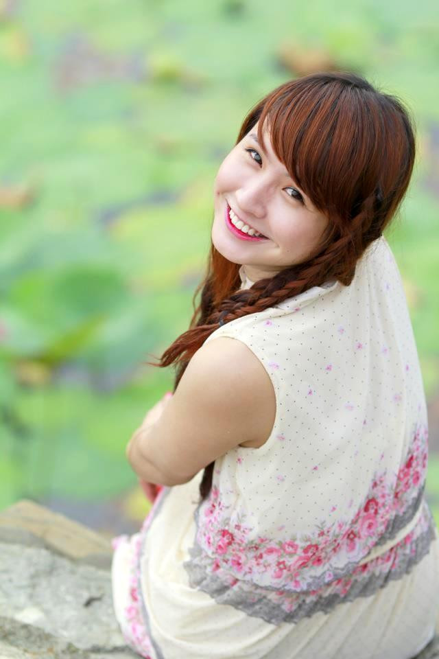 Cẩm Vân từng tham dự cuộc thi "Thanh niên thanh lịch 2012" do tỉnh Đồng Nai tổ chức và cuộc thi để lại nhiều ấn tượng tốt đẹp và có nhiều ý nghĩa riêng đối với Vân. AI ĐẸP HƠN HOTGIRL KIM PHƯỢNG? NHỮNG NỮ SINH DIỆN DÁO DÀI ĐẸP HƠN CẢ HOA HẬU MAI PHƯƠNG THÚY(P29) HOTGIRL HỌC V IỆN BÁO CHÍ ĐẸP RẠNG NGỜI TRONG SẮC THU NỮ SINH ĐH PHƯƠNG ĐÔNG THƯỚT THA ÁO DÀI NGẨN NGƠ TRƯỚC STYLE DỄ THƯƠNG CỦA HƯƠNG ZINNIE KINH DỊ LỄ HỘI HÓA TRANG CỦA SINH VIÊN