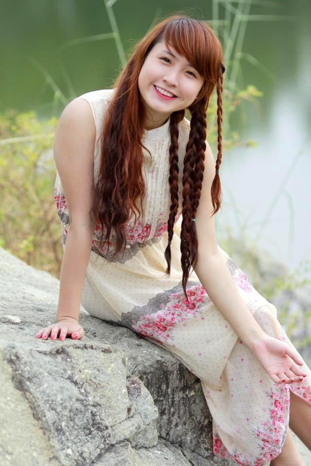 Vốn là một cô bé ít nói và có phần hơi nhút nhát nhưng chính môi trường học tập và các hoạt động xã hội đã giúp Vân tự tin hơn rất nhiều. Vân chia sẻ về cuộc thi ý nghĩa này "Đó là cơ hội để em học hỏi, giao lưu và kết bạn với nhiều người, được thể hiện mình và giúp bản thân tự tin hơn rất nhiều". AI ĐẸP HƠN HOTGIRL KIM PHƯỢNG? NHỮNG NỮ SINH DIỆN DÁO DÀI ĐẸP HƠN CẢ HOA HẬU MAI PHƯƠNG THÚY(P29) HOTGIRL HỌC V IỆN BÁO CHÍ ĐẸP RẠNG NGỜI TRONG SẮC THU NỮ SINH ĐH PHƯƠNG ĐÔNG THƯỚT THA ÁO DÀI NGẨN NGƠ TRƯỚC STYLE DỄ THƯƠNG CỦA HƯƠNG ZINNIE KINH DỊ LỄ HỘI HÓA TRANG CỦA SINH VIÊN