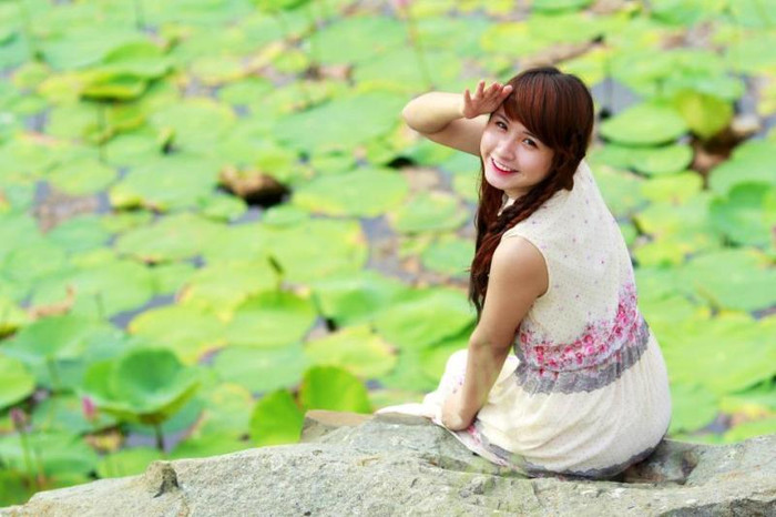 Cẩm Vân đang cố gắng nỗ lực để học tập tốt và song song là nuôi dưỡng và thực hiện ước mơ của mình và niềm đam mê nghệ thuật. AI ĐẸP HƠN HOTGIRL KIM PHƯỢNG? NHỮNG NỮ SINH DIỆN DÁO DÀI ĐẸP HƠN CẢ HOA HẬU MAI PHƯƠNG THÚY(P29) HOTGIRL HỌC V IỆN BÁO CHÍ ĐẸP RẠNG NGỜI TRONG SẮC THU NỮ SINH ĐH PHƯƠNG ĐÔNG THƯỚT THA ÁO DÀI NGẨN NGƠ TRƯỚC STYLE DỄ THƯƠNG CỦA HƯƠNG ZINNIE KINH DỊ LỄ HỘI HÓA TRANG CỦA SINH VIÊN