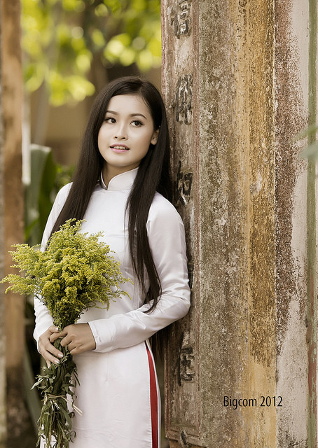 Nguyễn Thị Thùy Dương sinh năm 1992, hiện là sinh viên trường Cao Đẳng Thống kê Bắc Ninh. <<NỮ SINH KINH BẮC DỊU DÀNG KHOE SẮC TRONG TÀ ÁO DÀI <<HOT GIRL CẨM TÚ ĐẸP LÃNG MẠN TRONG SẮC MÀU HOA CỎ <<NGỠ NGÀNG HOT GIRL CÓ VẺ ĐẸP GIỐNG CA SỸ BẢO THY <<NỮ SINH CĐ DU LỊCH ĐẸP DỊU DÀNG TRONG NẮNG THU