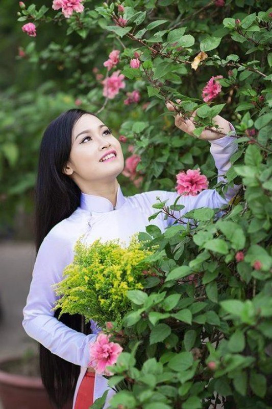 <<NỮ SINH KINH BẮC DỊU DÀNG KHOE SẮC TRONG TÀ ÁO DÀI <<HOT GIRL CẨM TÚ ĐẸP LÃNG MẠN TRONG SẮC MÀU HOA CỎ <<NGỠ NGÀNG HOT GIRL CÓ VẺ ĐẸP GIỐNG CA SỸ BẢO THY <<NỮ SINH CĐ DU LỊCH ĐẸP DỊU DÀNG TRONG NẮNG THU