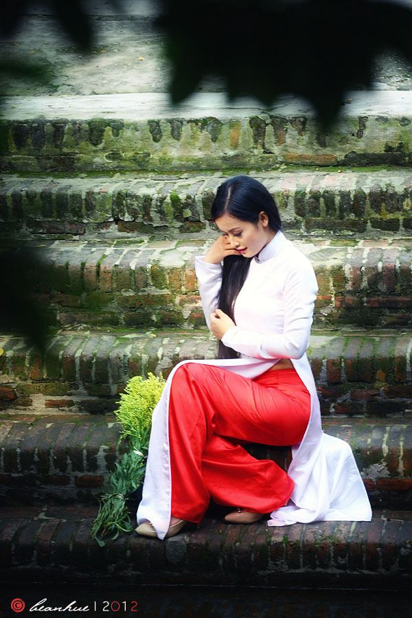 Thùy Dương đằm thắm trong ống kính của nhiếp ảnh Đàm Nguyễn. <<NỮ SINH KINH BẮC DỊU DÀNG KHOE SẮC TRONG TÀ ÁO DÀI <<HOT GIRL CẨM TÚ ĐẸP LÃNG MẠN TRONG SẮC MÀU HOA CỎ <<NGỠ NGÀNG HOT GIRL CÓ VẺ ĐẸP GIỐNG CA SỸ BẢO THY <<NỮ SINH CĐ DU LỊCH ĐẸP DỊU DÀNG TRONG NẮNG THU