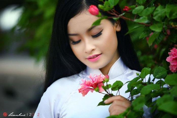 <<NỮ SINH KINH BẮC DỊU DÀNG KHOE SẮC TRONG TÀ ÁO DÀI <<HOT GIRL CẨM TÚ ĐẸP LÃNG MẠN TRONG SẮC MÀU HOA CỎ <<NGỠ NGÀNG HOT GIRL CÓ VẺ ĐẸP GIỐNG CA SỸ BẢO THY <<NỮ SINH CĐ DU LỊCH ĐẸP DỊU DÀNG TRONG NẮNG THU