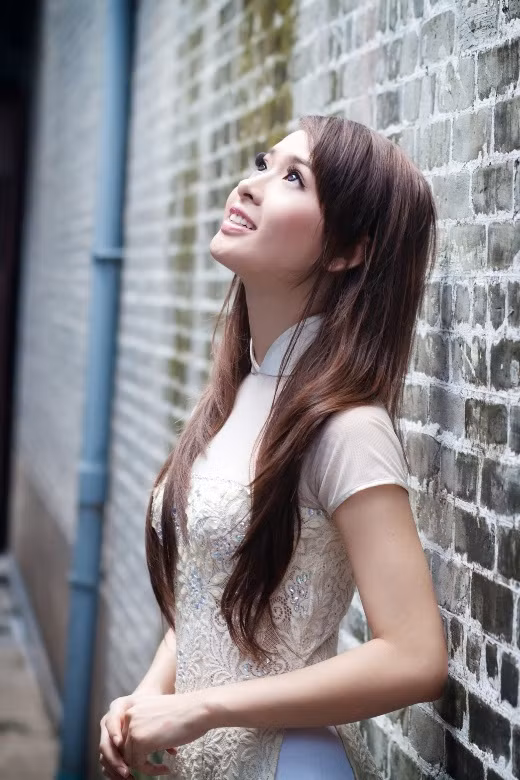 Bộ ảnh áo dài mới của Ánh Tuyết được thực hiện để tham dự thi cuộc thi Missphotovietnam.vn vào một ngày chủ nhật đẹp trời tại một ngôi chùa gần phố lồng đèn. <<Á KHÔI CĐ TÀI CHÍNH - HẢI QUAN ĐẸP LÃNG MẠN TRONG SẮC TÍM <<Á KHÔI SARAH TUYẾT VAI TRẦN GỢI CẢM <<NỤ CƯỜI THIÊN THẦN CỦA THIẾU NỮ CẨM VÂN <<HOTGIRL HỌC VIỆN BÁO CHÍ ĐẸP RẠNG NGỜI TRONG SẮC THU >>MIDU KHOE VẺ ĐẸP GỢI CẢM GIỮA SÀI GÒN HOA LỆ >>NHỮNG NỮ SINH DIỆN ÁO DÀI ĐẸP HƠN HOA HẬU MAI PHƯƠNG THÚY (P33)