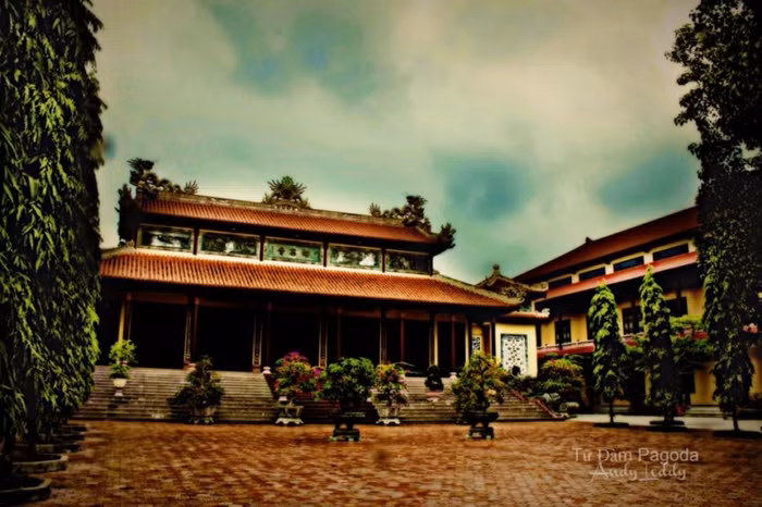 Năm 2006, nhân dịp tu sửa vì dột nát, chùa được mở rộng tầm vóc thêm một lần nữa, nhưng vẫn giữ nét duyên xưa với kiến trúc ngôi chùa tổ. Sau hơn một năm thực hiện tu bổ, chùa đã được hoàn thành và làm lễ an vị Phật vào ngày 15 tháng 11 năm đinh hợi (24.12.2007).