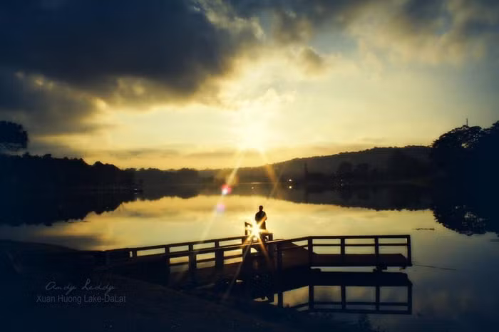 Hồ Xuân Hương đón nắng...