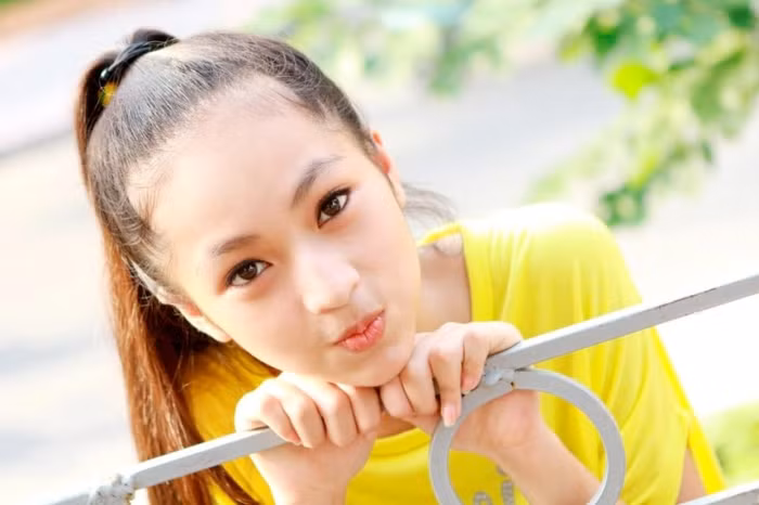 Hà Anh xuất hiện khá nhiều trên màn ảnh với sự góp mặt trong nhiều bộ phim truyền hình với một số vai diễn ấn tượng như Thục trong phim Nếp Nhà, vai Cầm (lúc nhỏ) trong phim Long Thành Cầm Giả Ca, bộ phim đạt giải Cánh Diều Vàng năm 2010, và để lại ấn tượng với khán giả với vai Côi trong phim Võ Đường Trúc Lâm. <<Á KHÔI CĐ TÀI CHÍNH - HẢI QUAN ĐẸP LÃNG MẠN TRONG SẮC TÍM <<HOT GIRL CẨM TÚ ĐẸP LÃNG MẠN TRONG SẮC MÀU HOA CỎ <<NGỠ NGÀNG HOT GIRL CÓ VẺ ĐẸP GIỐNG CA SỸ BẢO THY <<NỮ SINH CĐ DU LỊCH ĐẸP DỊU DÀNG TRONG NẮNG THU