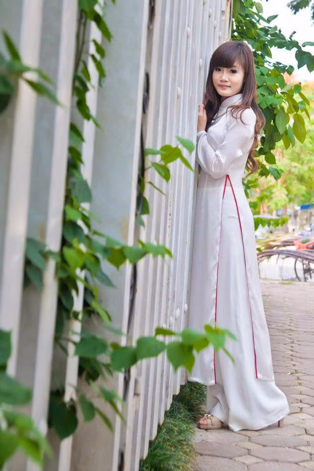 Ngọc Hà rất thích tìm hiểu về sách mĩ thuật, sách vẽ nghệ thuật. <<HOTGIRL HỌC V IỆN BÁO CHÍ ĐẸP RẠNG NGỜI TRONG SẮC THU <<NỮ SINH ĐH PHƯƠNG ĐÔNG THƯỚT THA ÁO DÀI <<NGẨN NGƠ TRƯỚC STYLE DỄ THƯƠNG CỦA HƯƠNG ZINNIE <<HOTGIRL THANH THỦY ƯỚC MƠ LÀM CÔ GIÁO <<NÉT HỒN NHIÊN TINH NGHỊCH CỦA NỮ DIỄN VIÊN NHÍ HÀ ANH