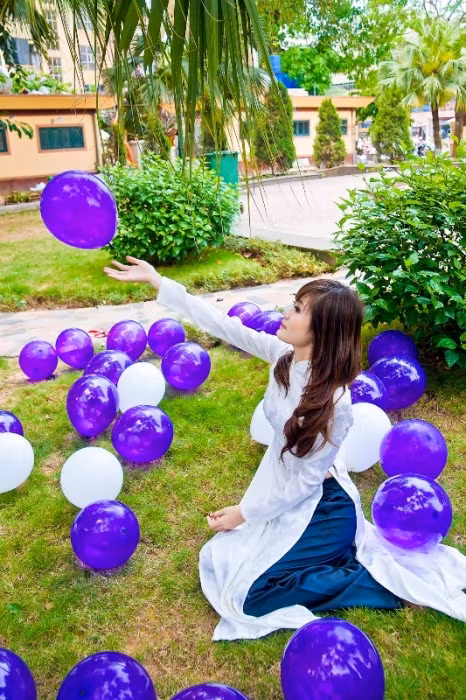 Đối với Ngọc Hà, gia đình rất quan trọng, đó là nền tảng vững bước trong cuộc sống và là bến đỗ bình yên nhất sau những căng thẳng, mệt mỏi trong học tập, bố mẹ luổn quan tâm, động viên an ủi, là chỗ dựa tinh thần tốt nhất của cô bạn. <<HOTGIRL HỌC V IỆN BÁO CHÍ ĐẸP RẠNG NGỜI TRONG SẮC THU <<NỮ SINH ĐH PHƯƠNG ĐÔNG THƯỚT THA ÁO DÀI <<NGẨN NGƠ TRƯỚC STYLE DỄ THƯƠNG CỦA HƯƠNG ZINNIE <<HOTGIRL THANH THỦY ƯỚC MƠ LÀM CÔ GIÁO <<NÉT HỒN NHIÊN TINH NGHỊCH CỦA NỮ DIỄN VIÊN NHÍ HÀ ANH