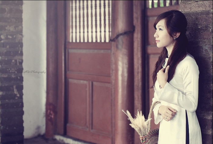 Ở Vân Anh toát lên vẻ đẹp hiện đại, lãng mạn, nhưng khá gần gũi và dịu dàng với trang phục áo dài truyền thống, đó là lợi thế để Vân Anh tự tin tham gia các cuộc thi ảnh., từng đạt giải nhất cuộc thi ảnh do Sweet wedding áo cưới tổ chức. <<NHỮNG NỮ SINH DIỆN DÁO DÀI ĐẸP HƠN CẢ HOA HẬU MAI PHƯƠNG THÚY(P29) <<HOTGIRL HỌC V IỆN BÁO CHÍ ĐẸP RẠNG NGỜI TRONG SẮC THU <<NỮ SINH ĐH PHƯƠNG ĐÔNG THƯỚT THA ÁO DÀI <<NGẨN NGƠ TRƯỚC STYLE DỄ THƯƠNG CỦA HƯƠNG ZINNIE