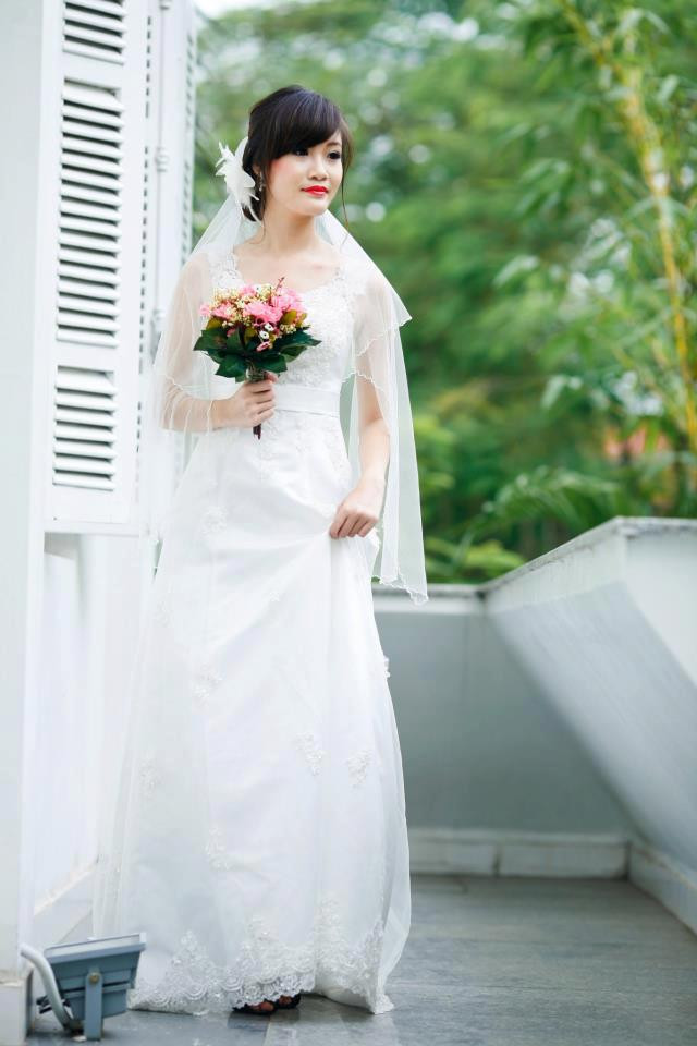 Đối với Ngọc Hà, gia đình rất quan trọng, đó là nền tảng vững bước trong cuộc sống và là bến đỗ bình yên nhất sau những căng thẳng, mệt mỏi trong học tập, bố mẹ luổn quan tâm, động viên an ủi, là chỗ dựa tinh thần tốt nhất của cô bạn. <<NỮ SINH KINH BẮC ĐẸP DỊU DÀNG TRONG TÀ ÁO DÀI <<NGẨN NGƠ TRƯỚC VẺ ĐẸP THÁNH THIỆN CỦA HOTGIRL NGỌC HIỀN <<HOT GIRL CẨM TÚ ĐẸP LÃNG MẠN TRONG SẮC MÀU HOA CỎ <<NGỠ NGÀNG HOT GIRL CÓ VẺ ĐẸP GIỐNG CA SỸ BẢO THY