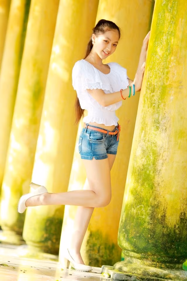 Hà Anh may mắn vì có sự ủng hộ sát cánh của gia đình trong sự nghiệp nghệ thuật và điện ảnh của mình, trước mắt đang cố gắng học tập thật tốt để thi vào lớp 10 với kết quả tốt nhất. <<Á KHÔI CĐ TÀI CHÍNH - HẢI QUAN ĐẸP LÃNG MẠN TRONG SẮC TÍM <<HOT GIRL CẨM TÚ ĐẸP LÃNG MẠN TRONG SẮC MÀU HOA CỎ <<NGỠ NGÀNG HOT GIRL CÓ VẺ ĐẸP GIỐNG CA SỸ BẢO THY <<NỮ SINH CĐ DU LỊCH ĐẸP DỊU DÀNG TRONG NẮNG THU