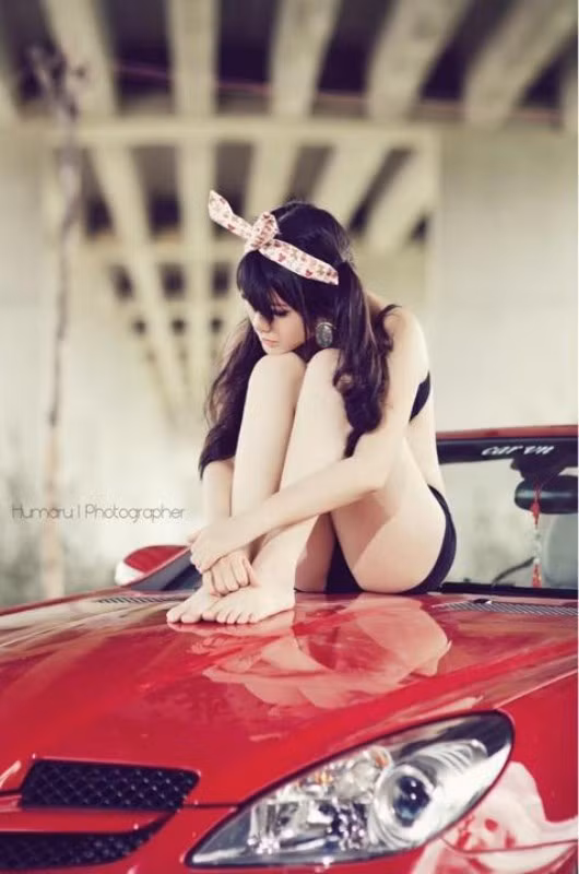 SLK 280 bánh xe 16-inch là dòng xe thể thao nhỏ gọn và chiều dài vừa phải. Vô lăng ba chấu lớn hiện đại hấp dấn. Cabin SLK tạo sự yên tĩnh cho người cầm lái trong các chuyến đi tương đối thoải mái và khiến chủ nhân hài lòng như một chiếc tàu nhỏ du dương, êm ái. SLK 280 bánh xe 16-inch là dòng xe thể thao nhỏ gọn và chiều dài vừa phải. Vô lăng ba chấu lớn hiện đại hấp dấn. Cabin SLK tạo sự yên tĩnh cho người cầm lái trong các chuyến đi tương đối thoải mái và khiến chủ nhân hài lòng như một chiếc tàu nhỏ du dương, êm ái.