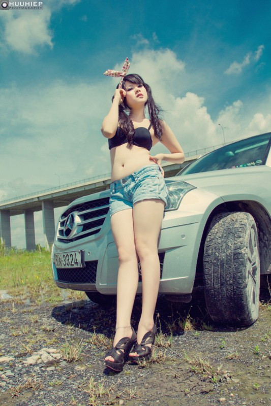 Mercedes benz GLk 300 4matic mang ấn tượng nổi bật bởi cụm đèn pha Bi-xenon với hệ thống điều khiển thông minh với 3 chế độ vận hành, chủ động chiếu sáng khi vào cua, tự động điều chỉnh tầm chiếu xa giúp chống chói cho xe ngược chiều và hệ thống rửa đèn pha. Mercedes benz GLk 300 4matic mang ấn tượng nổi bật bởi cụm đèn pha Bi-xenon với hệ thống điều khiển thông minh với 3 chế độ vận hành, chủ động chiếu sáng khi vào cua, tự động điều chỉnh tầm chiếu xa giúp chống chói cho xe ngược chiều và hệ thống rửa đèn pha.