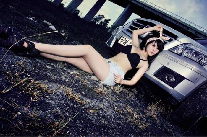 Với phong cách thiết kế gồm những đường nét thẳng, góc cạnh đầy khỏe khoắn, GLK 4Matic là sự kết hợp giữa hai phong cách sang trọng và thể thao. Với phong cách thiết kế gồm những đường nét thẳng, góc cạnh đầy khỏe khoắn, GLK 4Matic là sự kết hợp giữa hai phong cách sang trọng và thể thao.